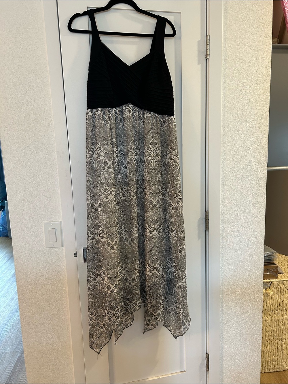 Sami & Jo Black Bodice Gray Printed High-Low Maxi Dress